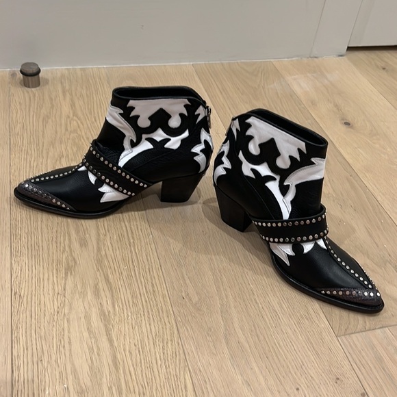 Zadig & Voltaire | NWOB Cara Black and White Cow Print booties - Size IT 39 - Picture 4 of 11